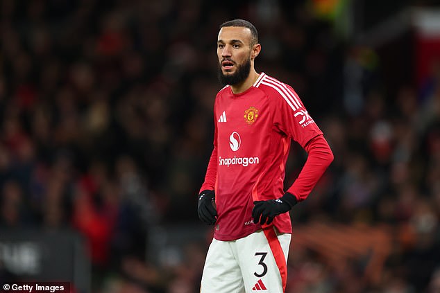 Man United je odustao od planova da nosi LGBT jaknu duginih boja nakon što je Noussair Mazraoui to odbio