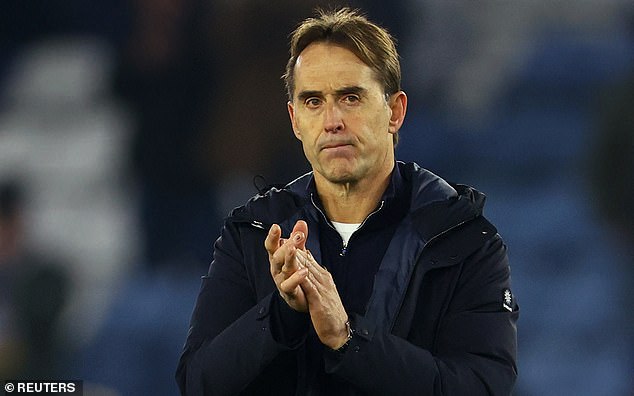 Menadžer West Hama Julen Lopetegui bio je uključen u žestoku raspravu s Jean-Clairom Todibom tijekom 5-2 poraza od Arsenala