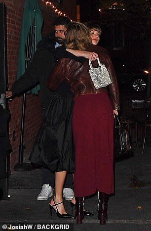 'Cijeli restoran bio je u stanju velike pripravnosti, a osoblje je bilo tako bezobrazno zbog toga, LOL! Ušutkati svakoga tko je to uopće spomenuo "To je Taylor Swift!"'