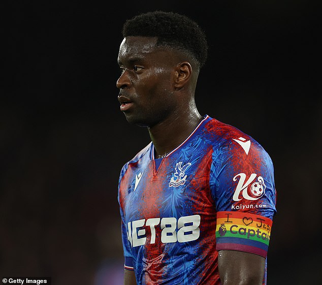 Guehi je napisao 'Volim Isusa' na svojoj traci duginih boja za remi Crystal Palacea s Newcastleom