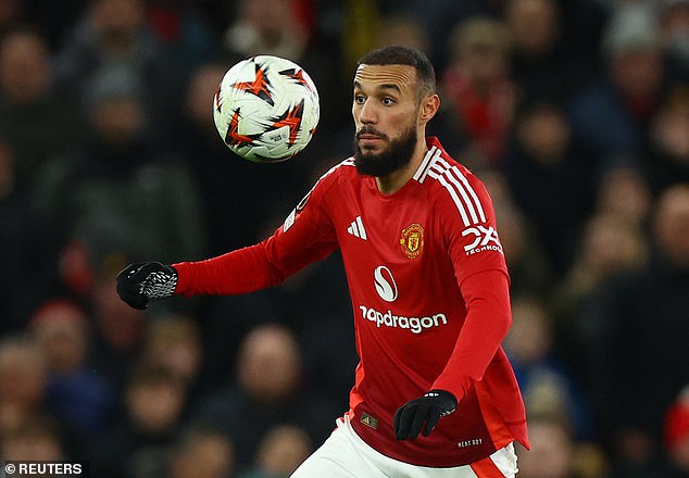 Manchester United odlučio je ne nositi dugine jakne nakon što se Noussair Mazraoui odbio pridružiti