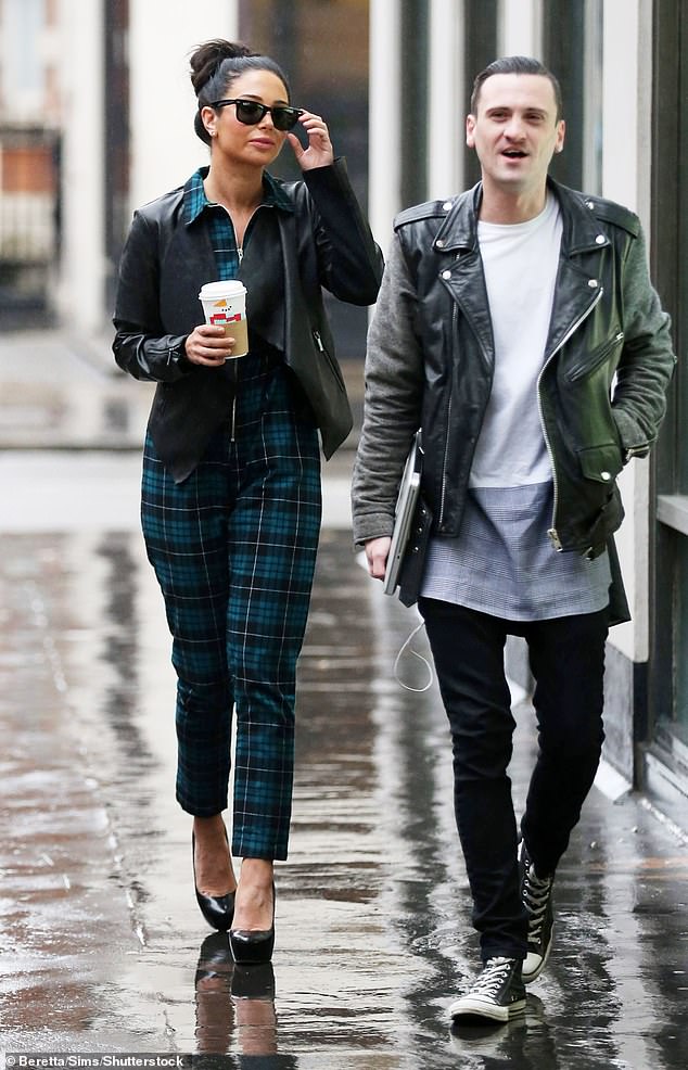 Par (na slici 2015.) upoznao se kada je Gareth bio rezervni plesač na NDubzovoj turneji 2009. i brzo su uspostavili blisku vezu postavši ¿poput brata i sestre¿ i čak živjeli zajedno