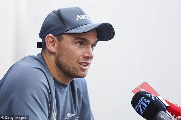 I Latham (gore) i kapetan Engleske Stokes vidjeli su kako su njihove momčadi osvojile tri boda na tablici Svjetskog testnog prvenstva zbog sporih nadigravanja tijekom prvog testa u Christchurchu prošlog tjedna