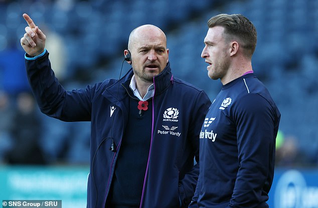 Gregor Townsend smijenio je Hogga sa dužnosti kapetana Škotske kako bi igraču olakšao teret