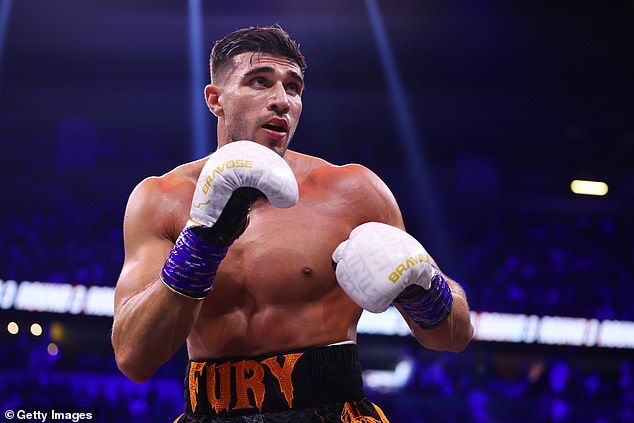 Fury je napustio njihovu borbu sljedeći mjesec nakon što mu je Till prijetio da će ga udariti nogom u glavu u ringu