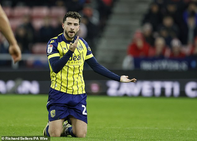 Mikey Johnston zaradio je Celtic tri puta više od petorice igrača Rangersa zajedno