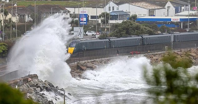 Met Office je izdao 18-satno upozorenje na jantarni vjetar duž zapadne obale Ujedinjenog Kraljevstva od Južnog Ayrshirea do Cornwalla (na slici), kao iu Sjevernoj Irskoj, koji će trajati u subotu od 3 ujutro do 21 sat.