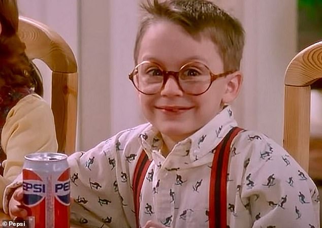 Mlađi Culkin rekao je da mu je rečeno da 'popije ovu Colu, nosi naočale, kaže ono što si zapamtio, izgleda slatko i ide kući' kada je glumio Fullera
