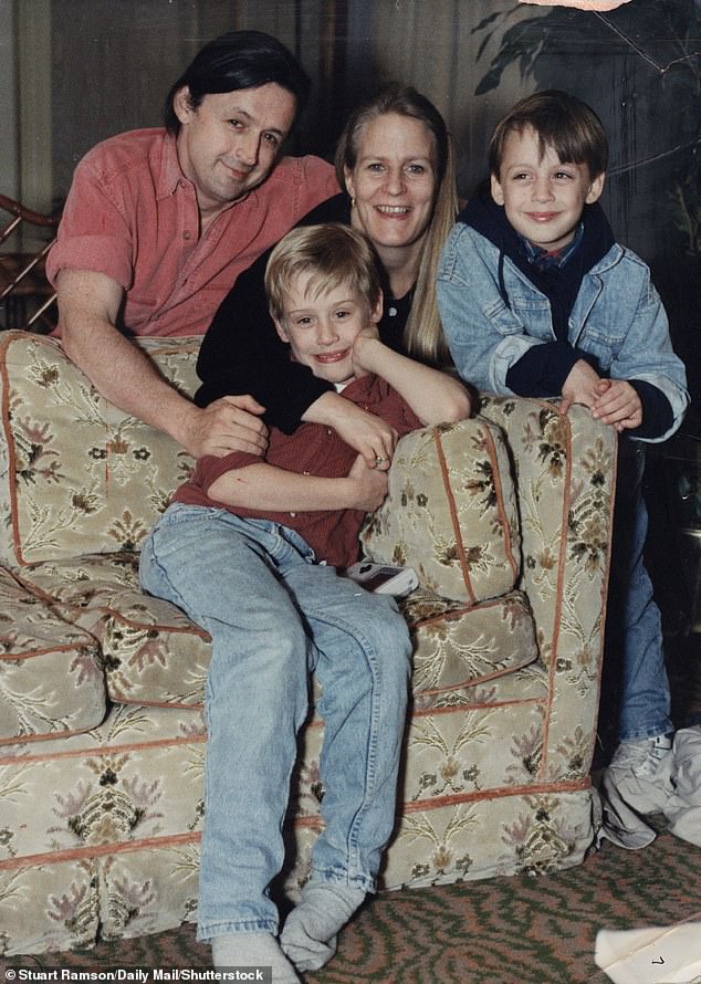Kieran i Macaulay slikani s roditeljima Kitom i Patricijom 1995