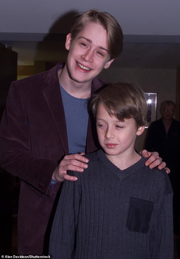 Sam u kući sniman je od veljače do svibnja 1990., a premijera je održana nedugo prije izlaska 16. studenog; braća Culkin snimljena 2000