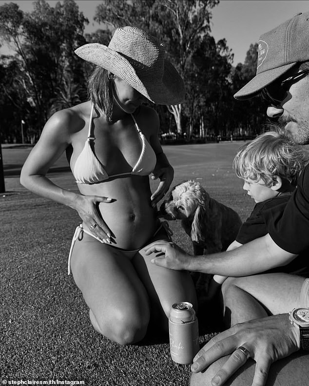 Fitness influencerica dijeli sina Harveyja, dvije godine, sa suprugom Joshom Millerom, čeka drugo dijete para