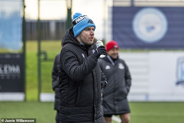 Odbitak od 15 bodova ostavio je trenera Gartcairna Micka Dunlopa u borbi za opstanak