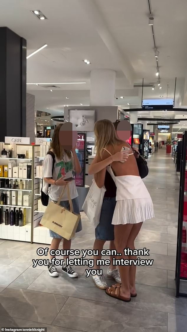 Šokirani kupci tada su upitali Annie misli li ona ozbiljno, na što je seksualna radnica odgovorila potvrdno, obavijestivši mlade da mogu izabrati sve do 500 dolara po komadu