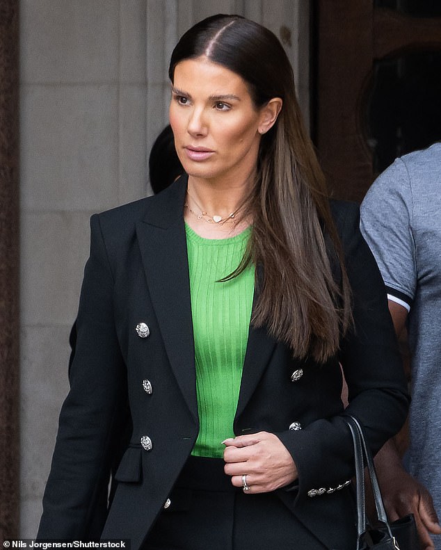 Coleen je slavno prozvana Wagatha Christie nakon što je zaključeno da su priče o njoj procurile u novine The Sun od strane... Izvješća Rebeke Vardy (na slici na suđenju 2022.)