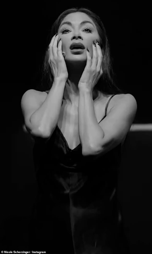Bivša pjevačica grupe Pussycat Dolls, 46, sada glumi u obnovi Sunset Boulevard na Broadwayu Andrewa Lloyda Webbera koja je dobila izvrsne kritike