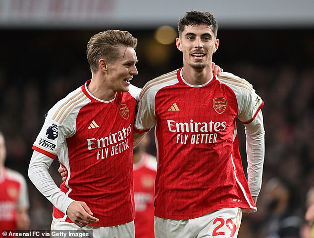 Havertz (desno) pohvalio je liderske kvalitete kapetana Arsenala Martina Odegaarda (lijevo)