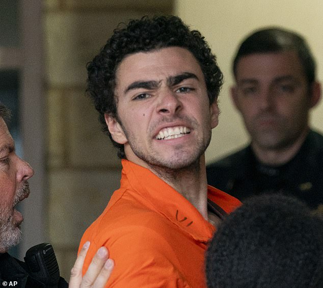 Mangione ¿ 26-godišnji 'antikapitalist' obrazovan u Ivy League ¿ uhićen je u McDonald'sovom lokalu u Pennsylvaniji u ponedjeljak nakon što ga je zaposlenik prepoznao i prijavio vlastima; viđen 10. prosinca na sudu okruga Blair