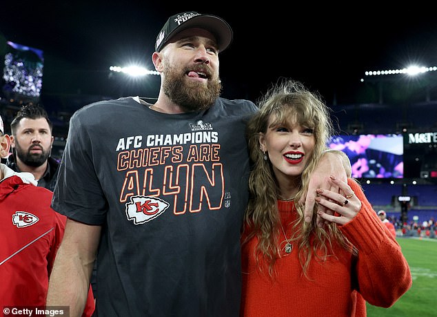 Njezin dečko i zvijezda Kansas City Chiefsa Travis (35) također su bili u bolnici, ali par nije slikan zajedno; viđen u siječnju u Baltimoreu