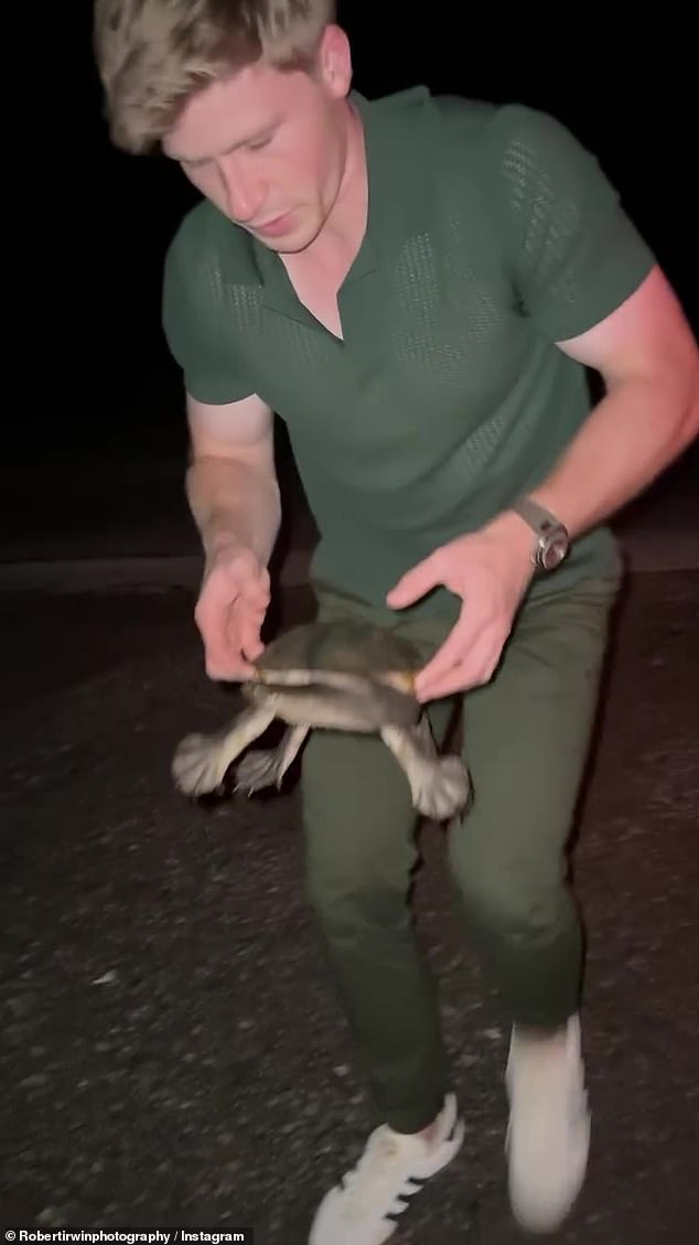 Obožavatelji su se osvrnuli na Robertove komentare i žustro komentirali njegov izgled i tjelesnu građu. 'Možeš li, molim te, malo smanjiti sate u teretani, Roberte? Grudi i bicepsi postaju preveliki!' rekao je jedan pratitelj
