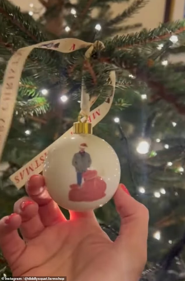 Bivša glumica Lisa (51) objavila je video na računu para Diddly Squat Farm, pokazujući mjesto održavanja, koje se nalazi u Asthallu, u blizini Burforda u Oxfordshireu, u punom sjaju