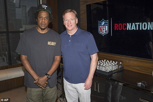 Jay-Z i Roger Goodell poziraju za sliku 2019. nakon što su Roc Nation i NFL udružili snage