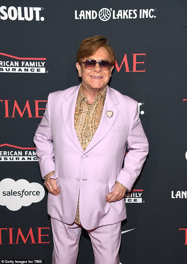 Sir Elton John otkrio je kako misli da ga je 'viša sila' pazila cijeli život i da mu je prethodno pomogla prevladati osobne bitke