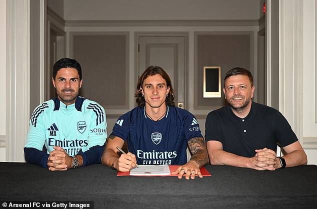 Ashworth has a long standing relationship with the Gunners¿ managing director Richard Garlick (pictured right alongside Mikel Arteta, left, and Arsenal summer signing Riccardo Calafiori)