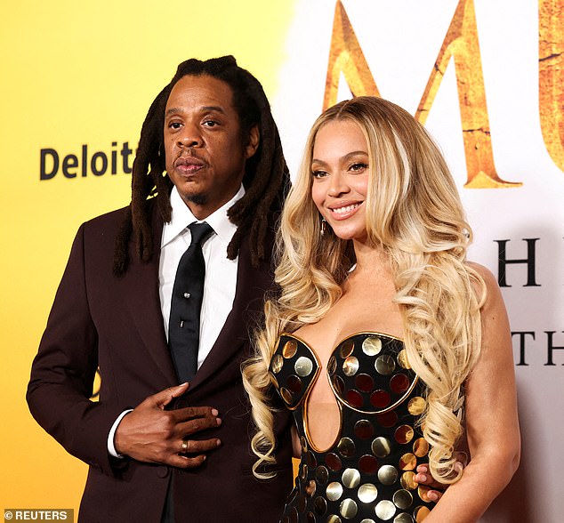 Obožavatelji Beyonce ostali su šokirani nakon što je Forbes izbacio prezime supruga Jay-Z-ja iz nadimka zvijezde nekoliko dana nakon što je optužen za silovanje tinejdžerice - slika 9. prosinca