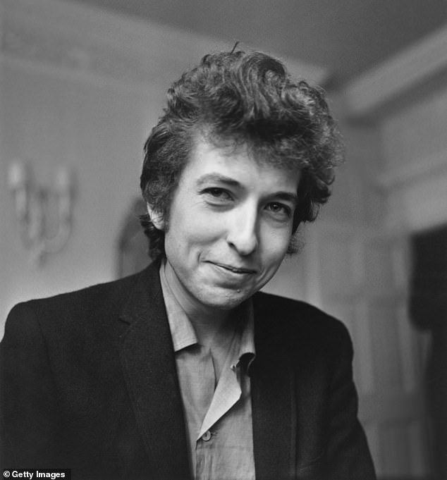 Film je usredotočen na kontroverzni prelazak pjevača i tekstopisca na električne instrumente na Newport Folk Festivalu 1965.; Bob Dylan viđen 1965