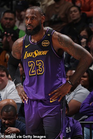 NBA legenda propustila je svoju prvu utakmicu ove sezone kada su se Lakersi u nedjelju suočili s Portland Trail Blazersima