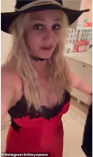 Britney se nedavno ponovno susrela sa svojim starijim bratom Bryanom Spearsom, jer joj se pridružio tijekom njezinog posljednjeg bijega iz Meksika u videu na Instagramu koji je pjevačica podijelila