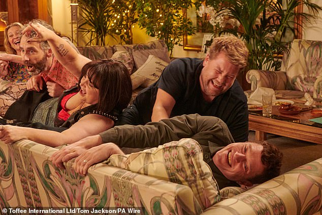 James je otkrio da ne može zamisliti likove na velikom platnu i umjesto toga je rekao 'oni su ljudi kojima je mjesto u kutu vaše dnevne sobe na Božić'