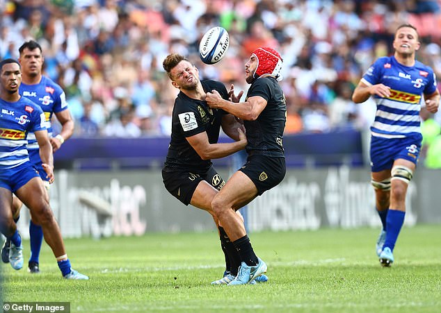 Biggar (L) u akciji u utakmici Kupa prvaka s DHL Stormers u Gqeberhi, Južnoafrička Republika