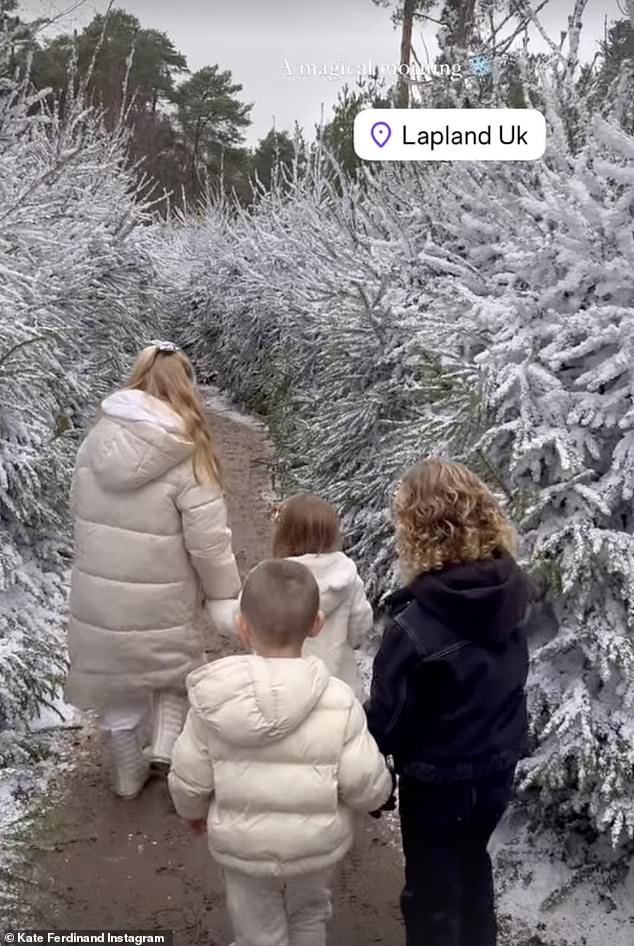 WAG, 33, podijelila je niz fotografija na svom Instagram Storyju dok su lutali stazama i posjećivali Djeda Božićnjaka