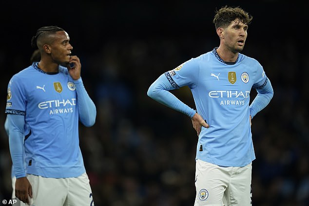 Manuel Akanji (lijevo) i John Stones (desno), u međuvremenu, također su trenutno izvan stroja zbog ozljeda