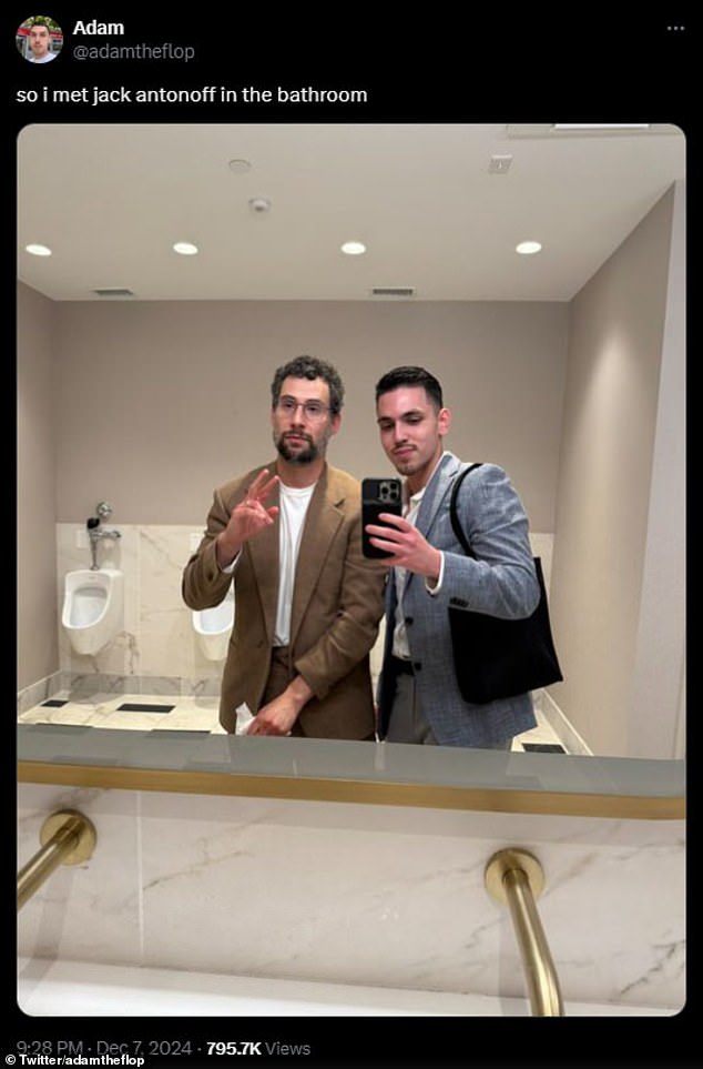 TikTok influencer Adam Barrera izazvao je bijes nakon što je prošlog vikenda napravio selfie u kupaonici s hitmejkerom Jackom Antonoffom