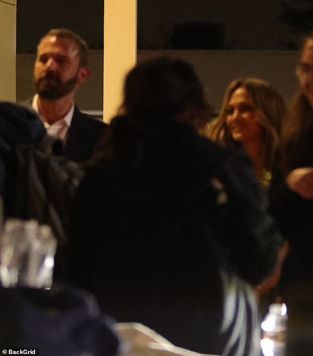 Tijekom razmjene, očevidac je za DailyMail.com otkrio da je Lopez 's obožavanjem gledao'