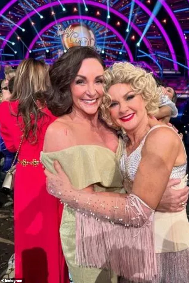 Shirley i Sarah Hadland poziraju nakon finala