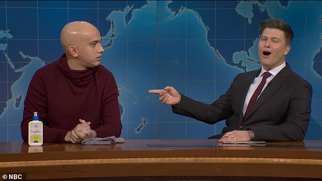 Marvelovo bogatstvo Scarlett Johansson spomenuto je u segmentu SNL njezina supruga Colina Josta, Weekend Update