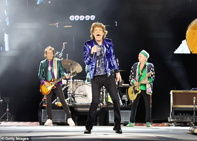 Kultna grupa, koju čine Sir Mick Jagger, 81, Keith Richards, 80, i Ronnie Wood, 77, zaradila je najviše po večeri od svojih koncerata, prema Pollstarovom godišnjem pregledu Glasa uživo na kraju godine koji daje pregled posljednjih 12 mjeseci¿ izložbe širom svijeta