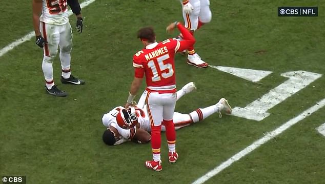 Kvoterbek Chiefsa Patrick Mahomes hitno je pozvao medicinare da požure Garrettu u pomoć