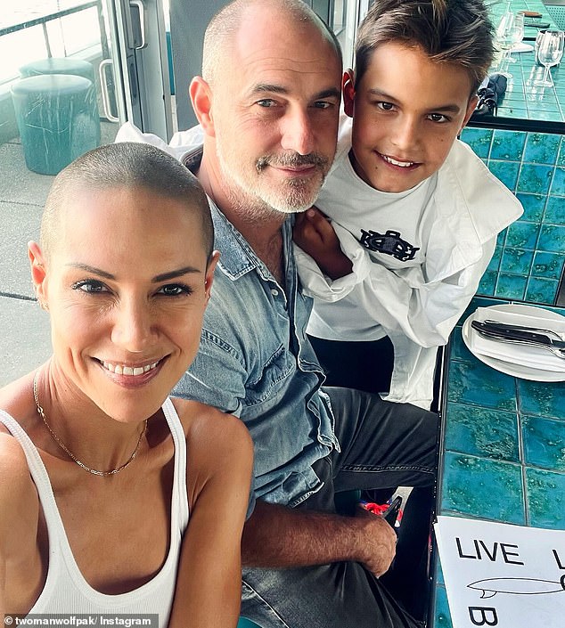 Edwards je najbolji prijatelj s Clappovom bivšom partnericom Leah Simmons, koja je osnivačica web stranice za vježbanje K¿¿I¿¿, i majka njihovog sina tinejdžera Rydera (svi na slici u svibnju)