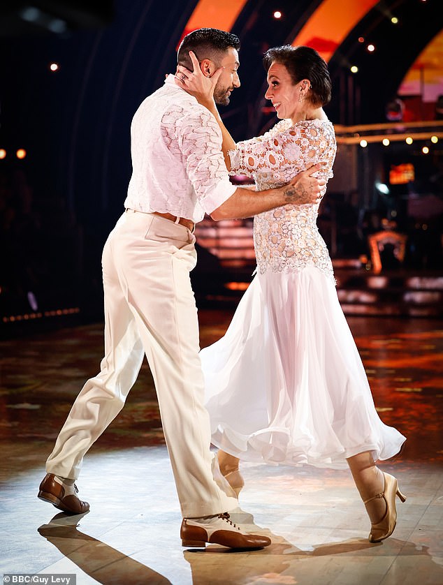 Zvijezda Sherlocka, 50, iznenada je napustila show u samo petom tjednu prošlogodišnjeg Strictly Come Dancinga navodeći osobne razloge, prije nego što je plesačicu optužila za 'zlobno' i 'okrutno' ponašanje