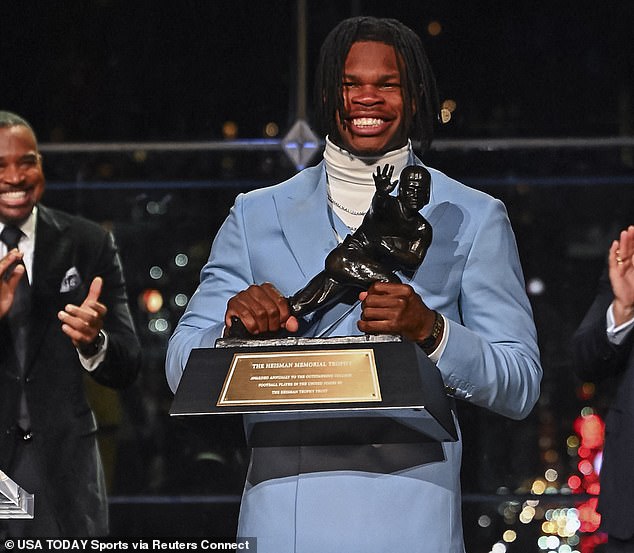 Hunter je postao drugi pobjednik Heismana u povijesti Colorada kada je pobijedio Ashtona Jeantyja