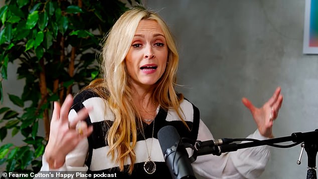 Prekidajući šutnju o razlazu u podcastu Caroline Hirons, koji je objavljen u ponedjeljak, Fearne je govorila o 'toksičnom pritisku da žena može imati sve'