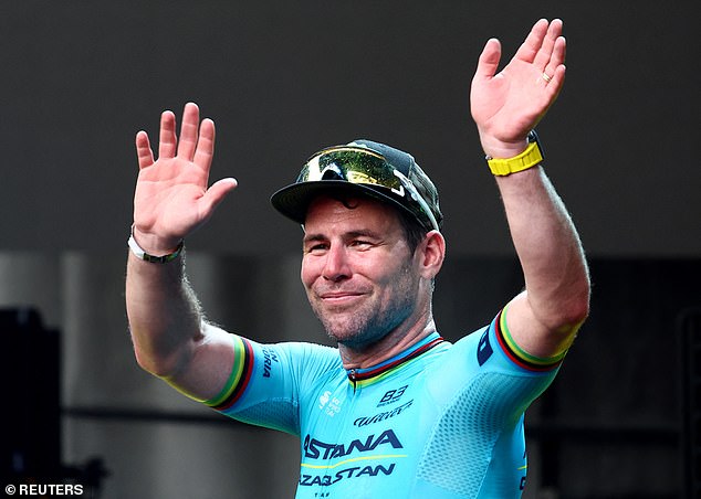 Mark Cavendish bio je iznenađujuće izostavljen u užem izboru od šest osoba nakon što je oborio rekord u broju pobjeda na etapama Tour de Francea, ali će umjesto toga dobiti nagradu za životno djelo