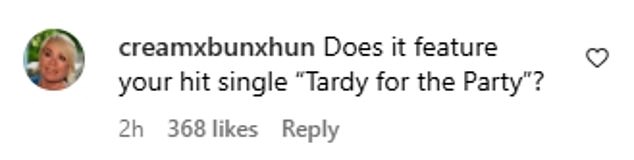 Jedan obožavatelj spomenuo je prošle glazbene napore RHOA alumne Kim Zolciak, rekavši: 'Sadrži li vaš hit singl "Kašnjenje na zabavu?"' odnosi se na singl reality zvijezde iz 2009.; drugi je objavio GIF Zolciaka