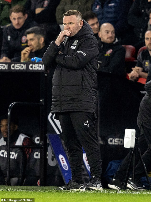 Wayne je radio u Plymouthu gdje je menadžer momčadi Championshipa, nogometnog kluba Plymouth Argyle