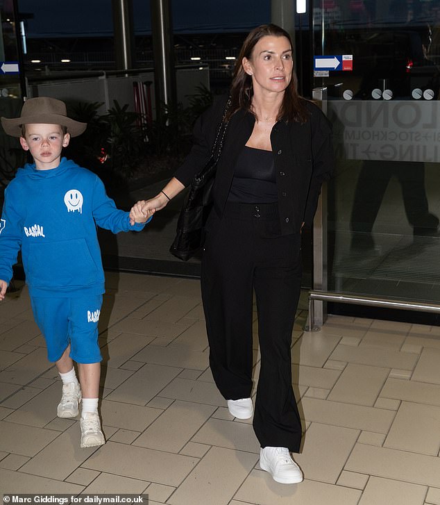 Nogometni menadžer (39) nije bio u zračnoj luci u Manchesteru kako bi dočekao svoju suprugu dok je sletjela s njihova dva najmlađa sina Kitom (8) i Cass (6) 11. prosinca.