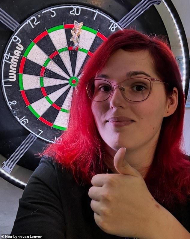 Noa-Lynn je rekla da je bila depresivna i da se 'nije zabavljala' u životu prije svoje tranzicije, te rekla da joj je to što je igrala pikado spasilo život